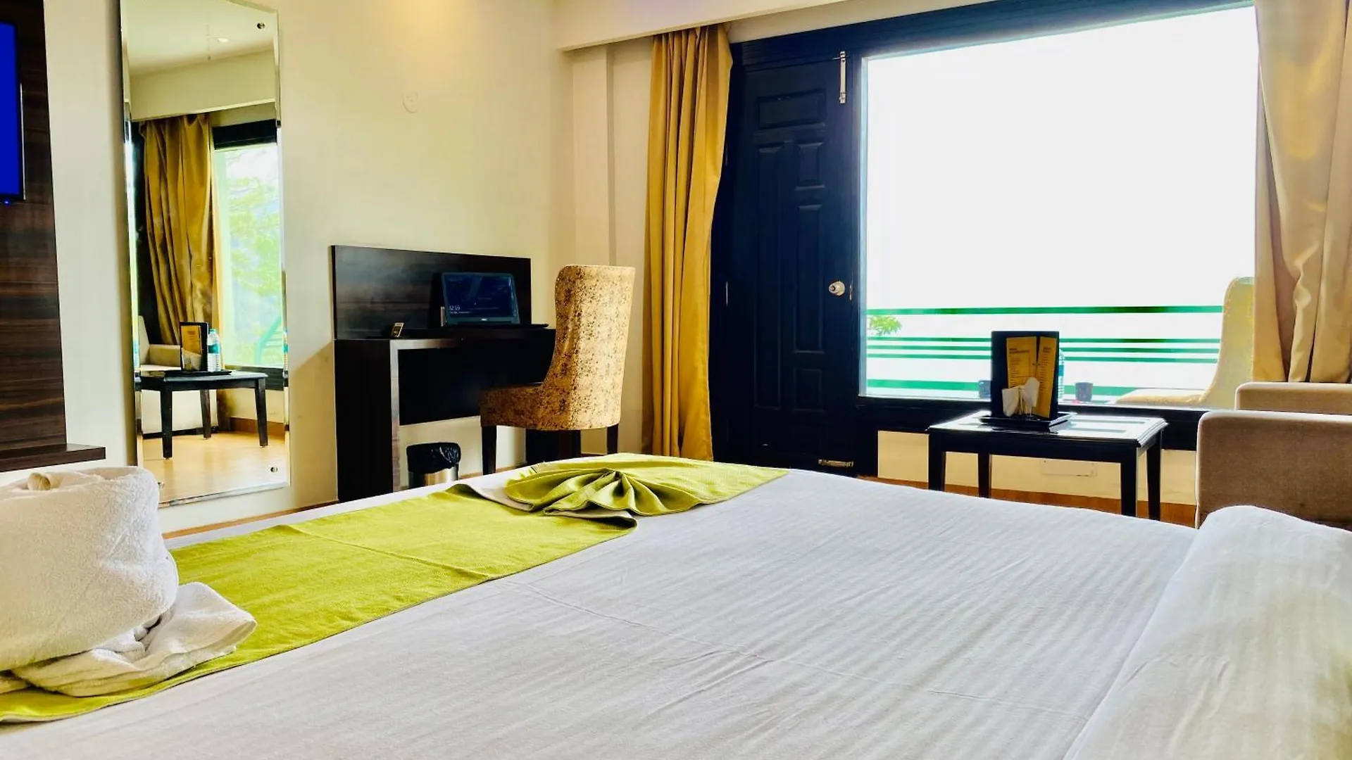 Royal Green Valley Mashobra By Naina Staycation - Mountain And Valley View Rooms Indien